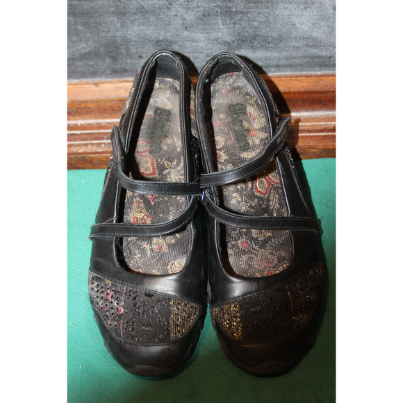 white trainers office